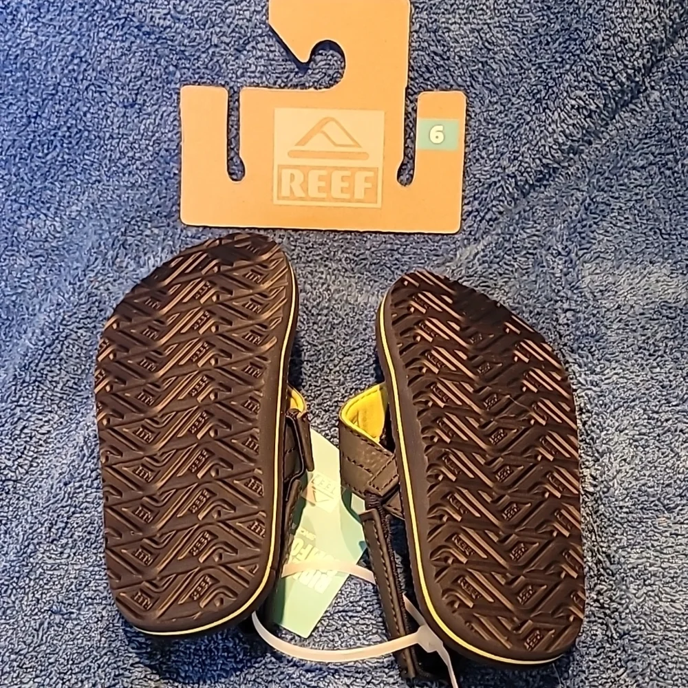 New with tags Reef Little Uni kids size 6 sandles